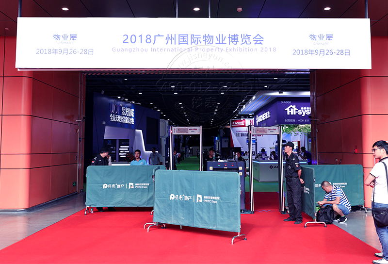 2018广州物博会正在布展的展厅大门